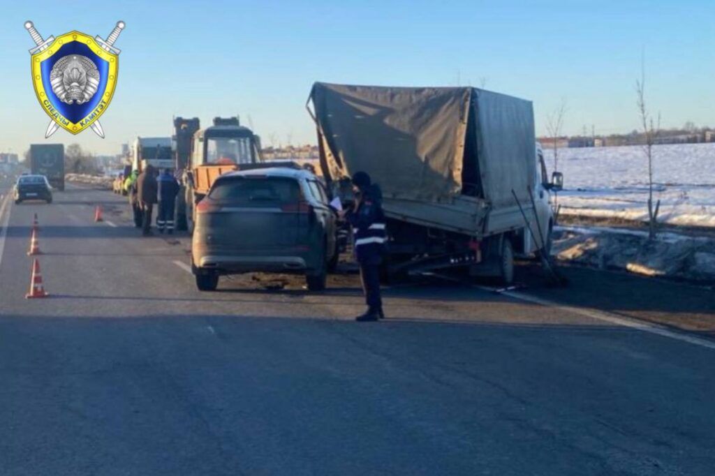 В Минском районе «Газель» въехала в тракториста из-за удара