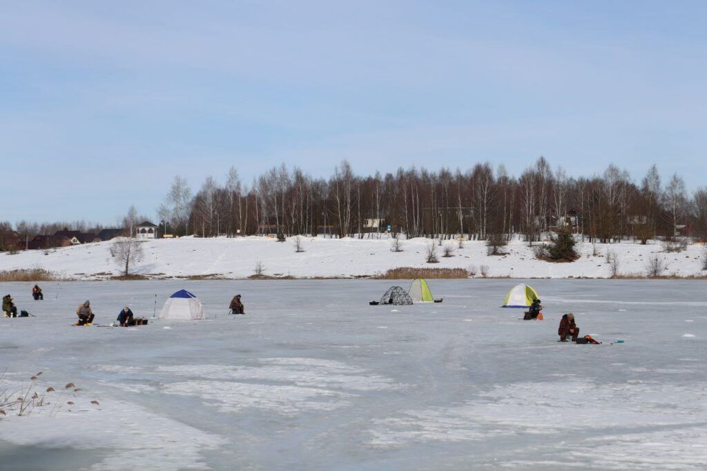 Спасатели проверили, как идет рыбалка по последнему льду на Хмелевских прудах