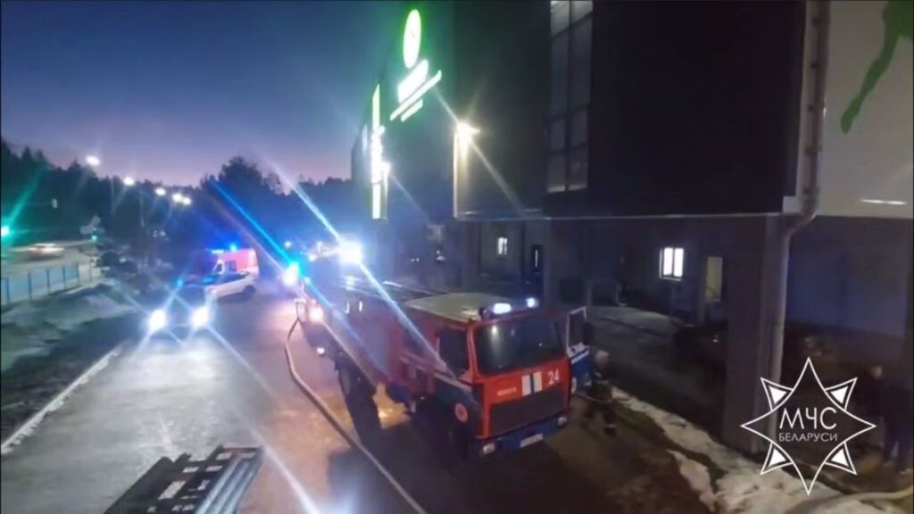 В Копище горел спортивно-гостиничный комплекс 