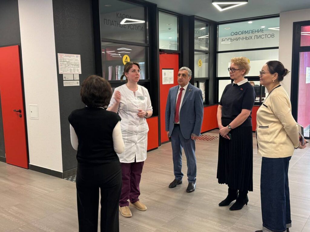 В Копищанскую поликлинику приехали россияне