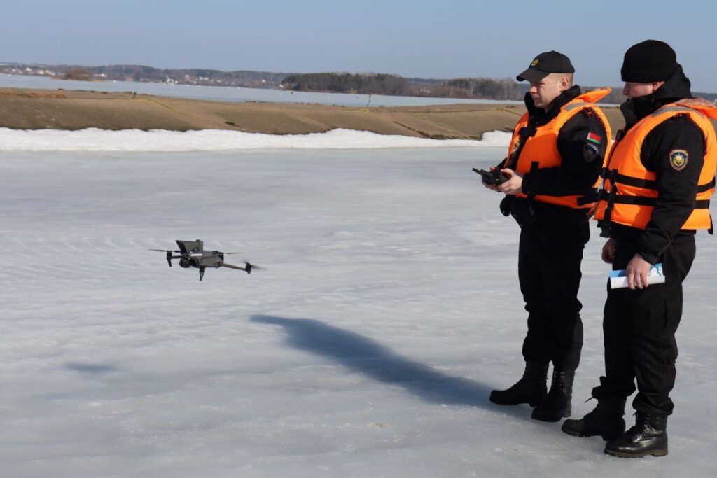 Спасатели Минского района провели рейд по проверке безопасности на весеннем льду