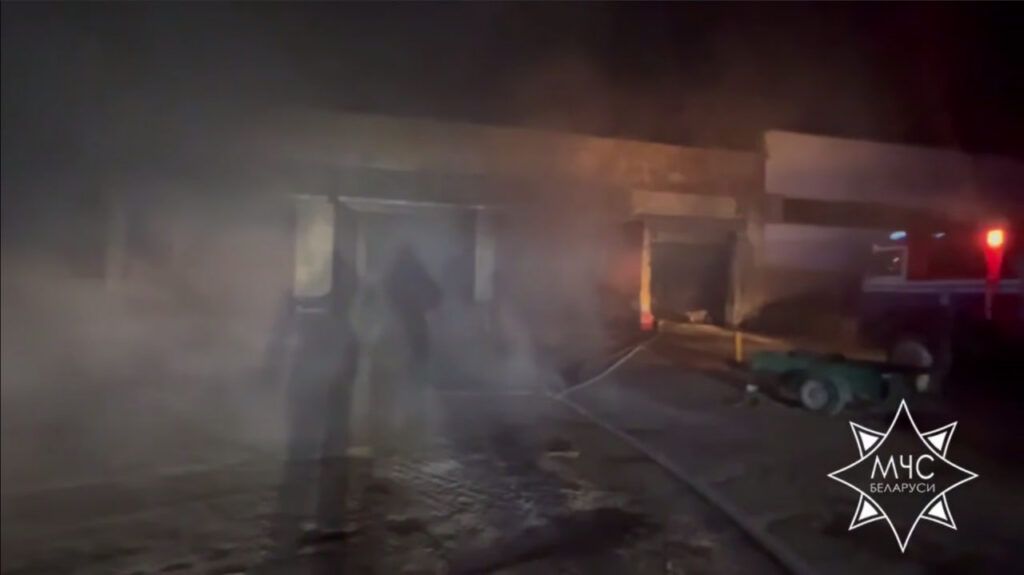 В Михановичах горел логистический центр