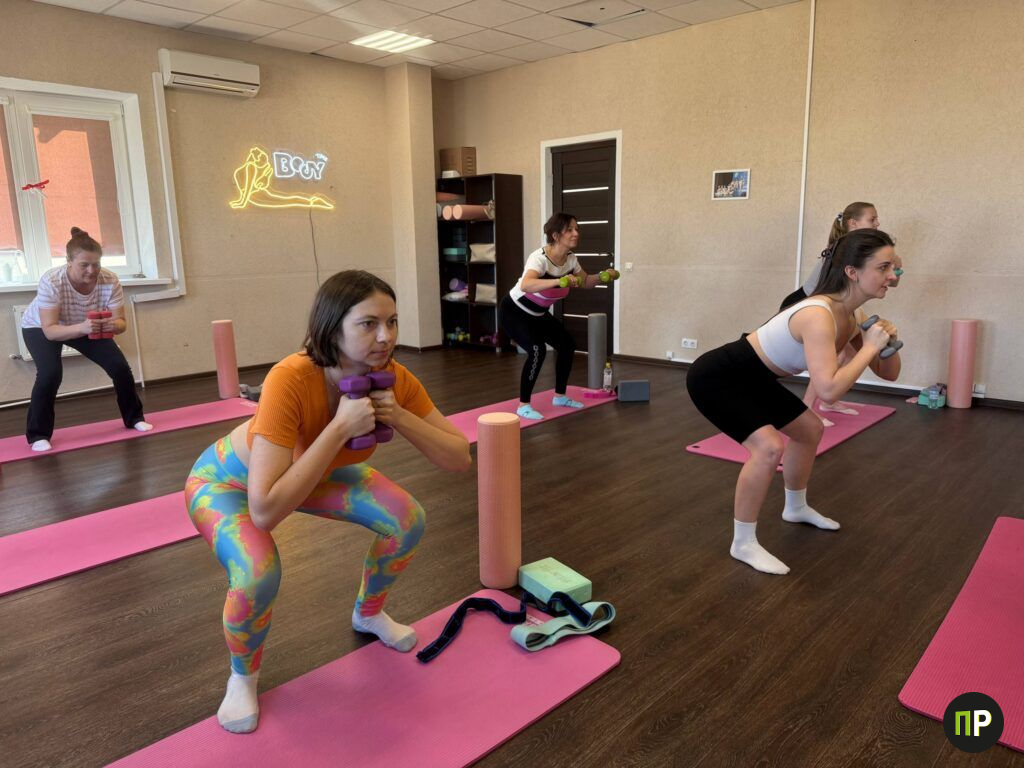 В Хатежино открылась студия, где женщины находят гибкость, а дети — сцену