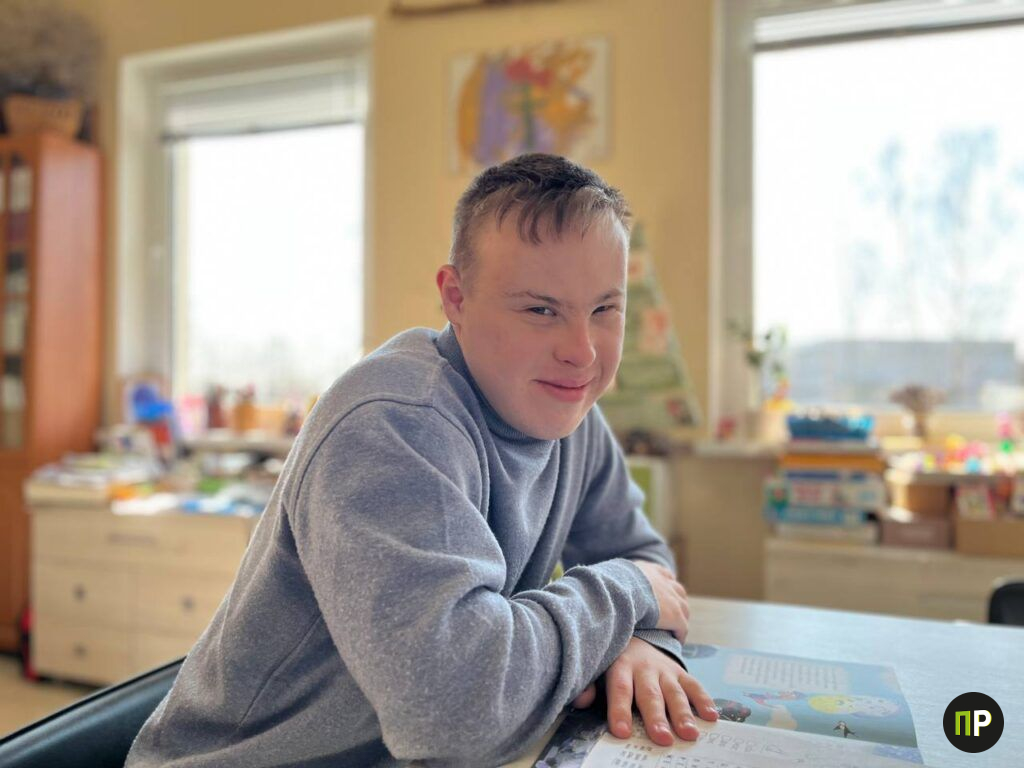 Как семья из Михановичей растит сына с синдромом Дауна