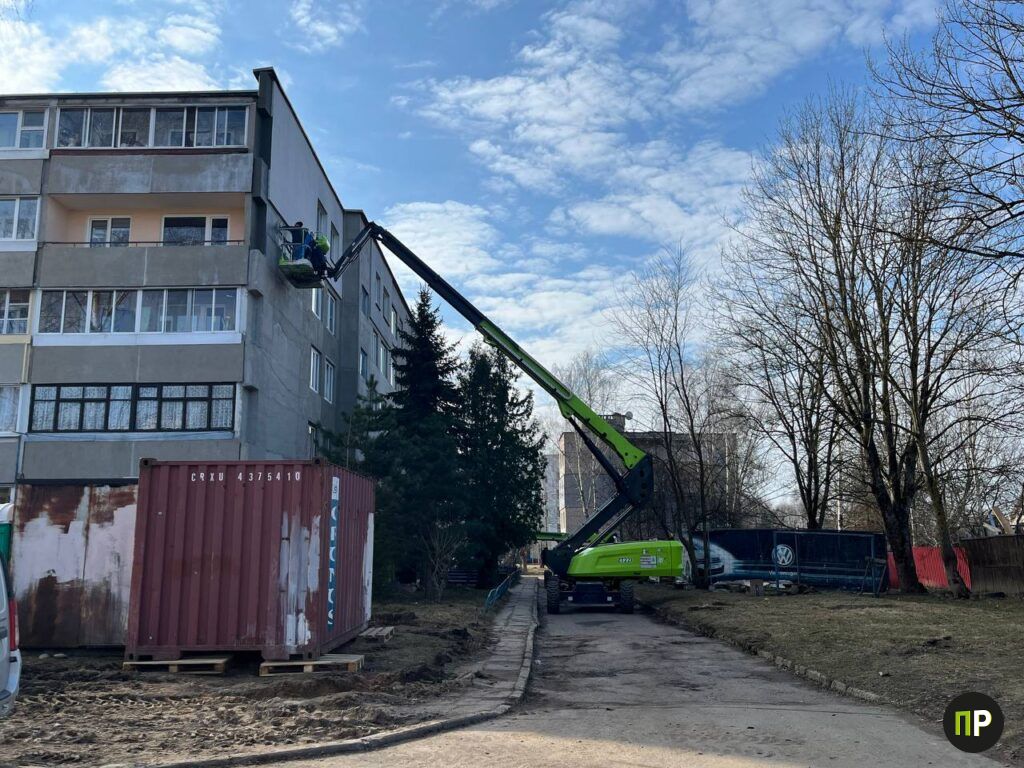 В Михановичах стартовал капитальный ремонт жилого дома на улице Советской