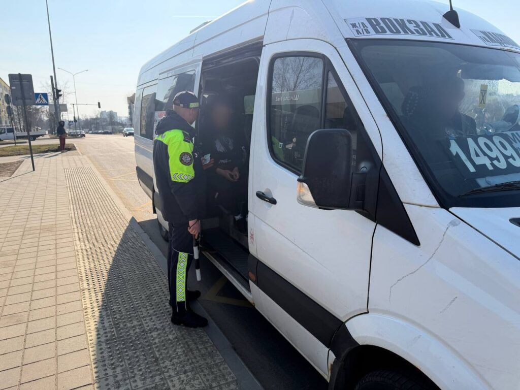 Водители маршруток и автобусов нарушили правила перевозок более 10 раз – ГАИ Минского района  