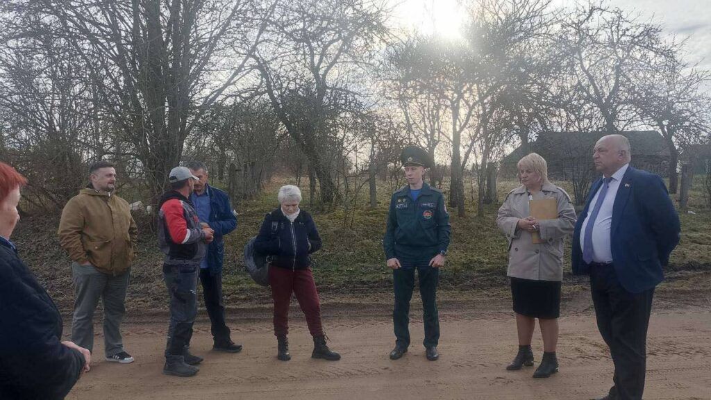 В деревне Каменец обсудили вопросы благоустройства и безопасности