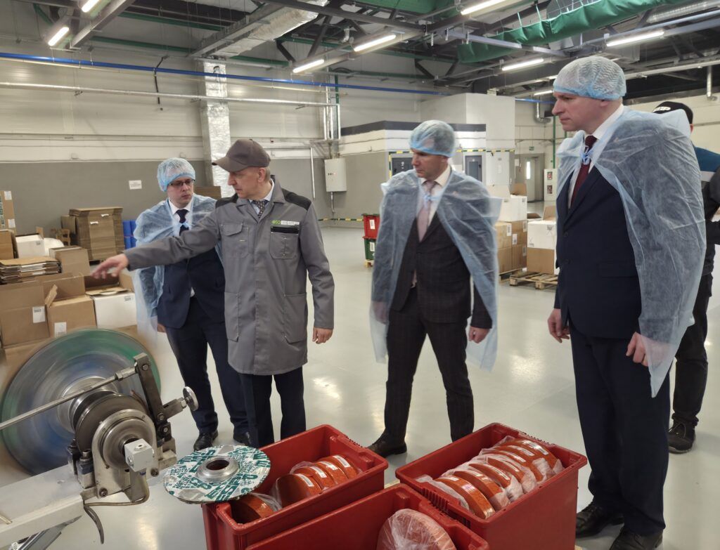 Виктор Галанов встретился с коллективом ООО «Эффективные системы упаковки»
