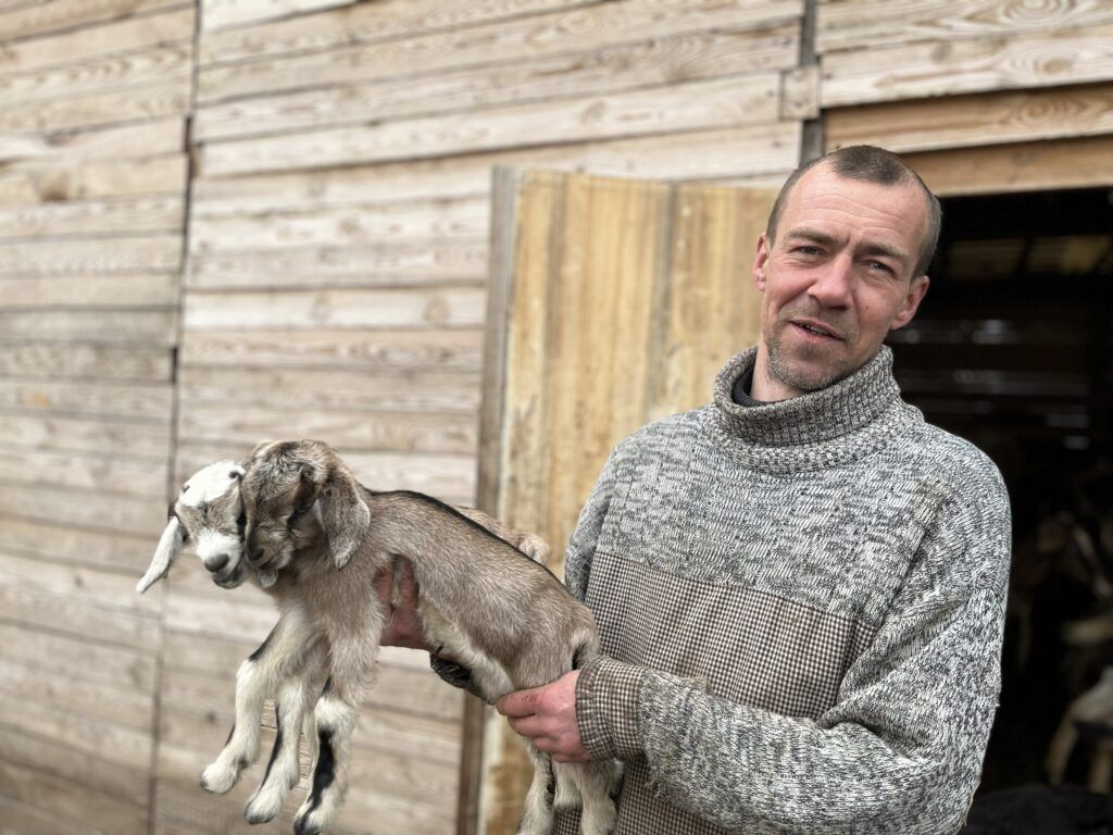 Как фермер в деревне под Минском стал делать сыры из козьего молока