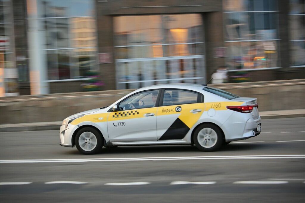 Пьяный пассажир такси избил водителя в Юзуфово