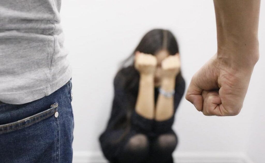 Жителя Колодищей арестовали за угрозу убийством и избиение сожительницы