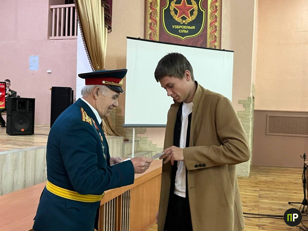 В Колодищах 50 парней из Минского района получили повестки в армию