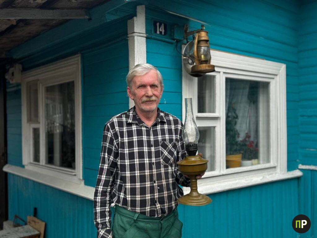 Житель Скуратов превратил собственный дом в музей керосиновых ламп