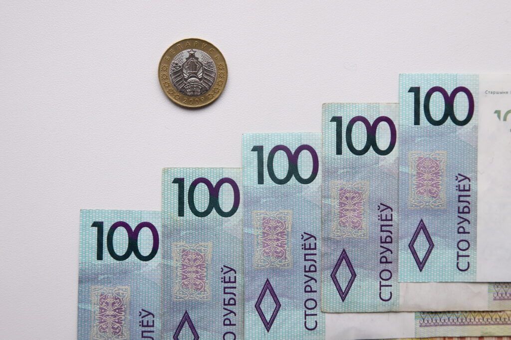 87-летний житель Минского района отдал мошенникам более 30 тысяч рублей