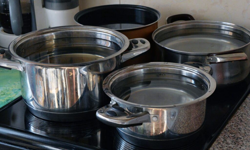 Опубликовали график отключения горячей воды в Минском районе  ищите свой адрес