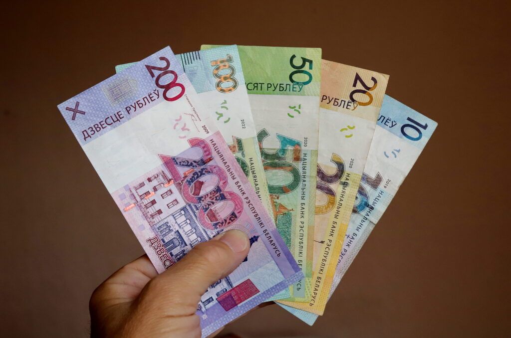 Средняя зарплата в Минском районе превысила 3,5 тысячи рублей