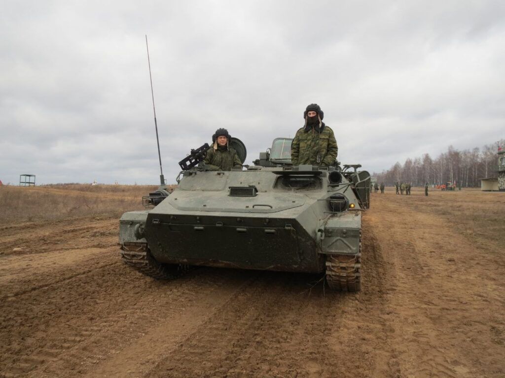 Под Минском военнослужащие отбили внезапную атаку на марше