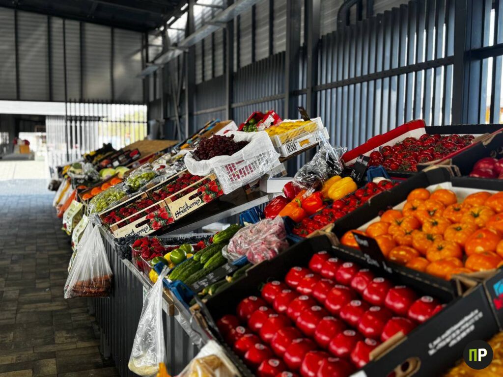 В Валерьяново заработал уличный рынок – изучили ассортимент и закупились на 75 рублей