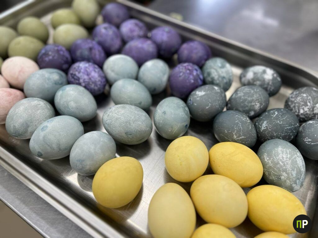 Более 4000 штук: как монахини готовят пасхальные яйца в Свято-Елизаветинском монастыре