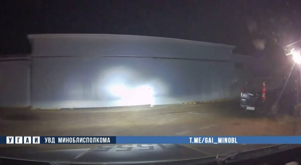 В Минском районе пьяный водитель попытался сбежать от ГАИ после двойного ДТП
