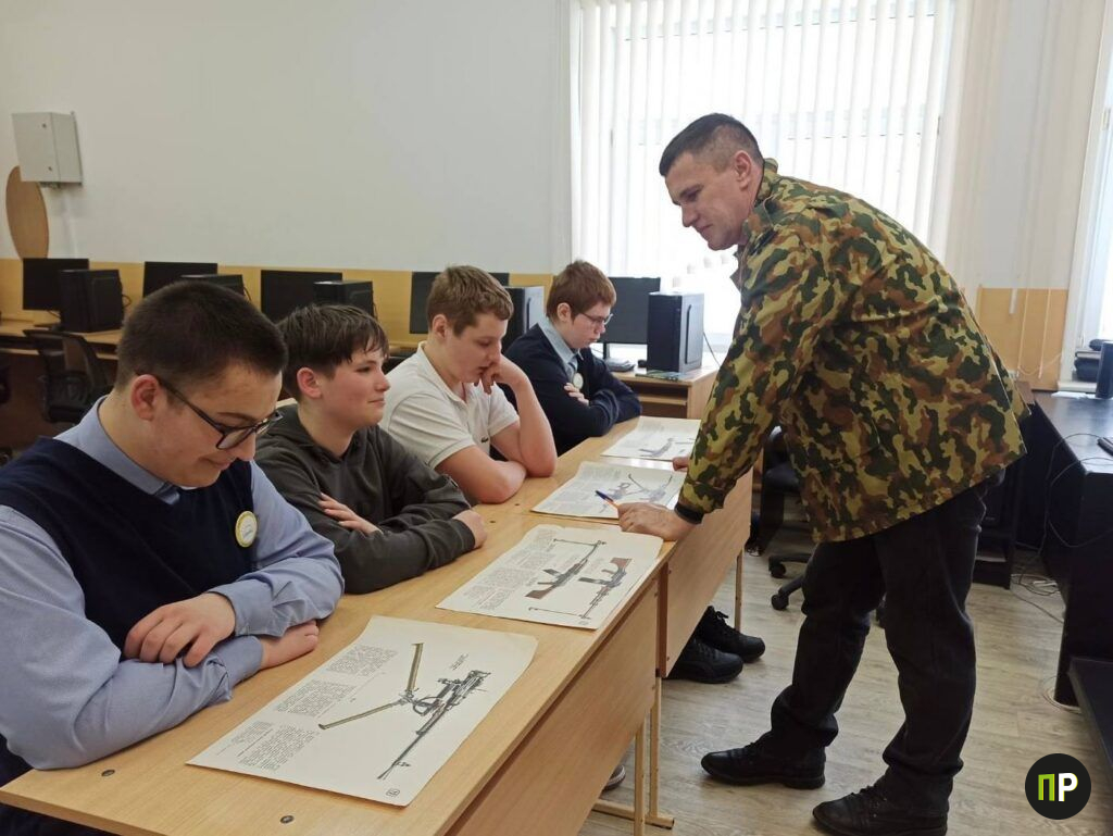 Как школьники готовятся к военным сборам в Минском районе
