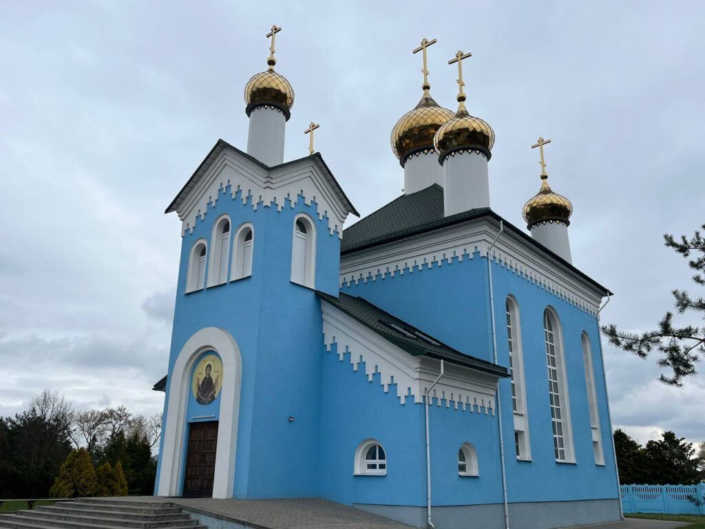 Радоница: как правильно помянуть усопших и нужно ли убираться на кладбище? Советы священника