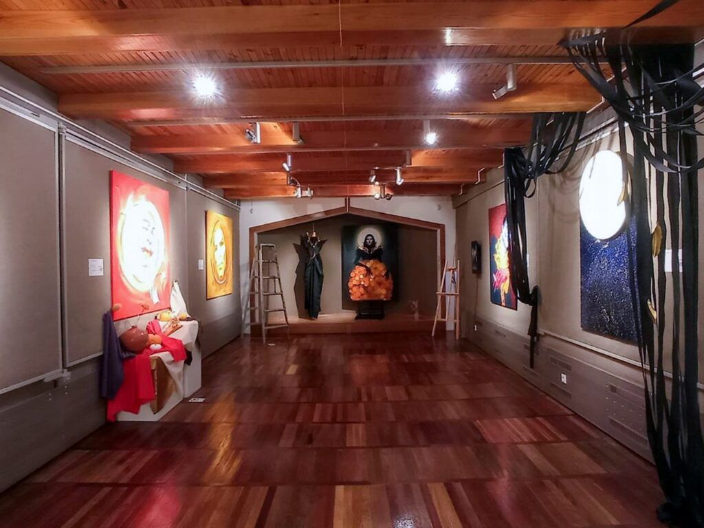 В Заславле открылась выставка, где каждый персонаж расскажет свою историю