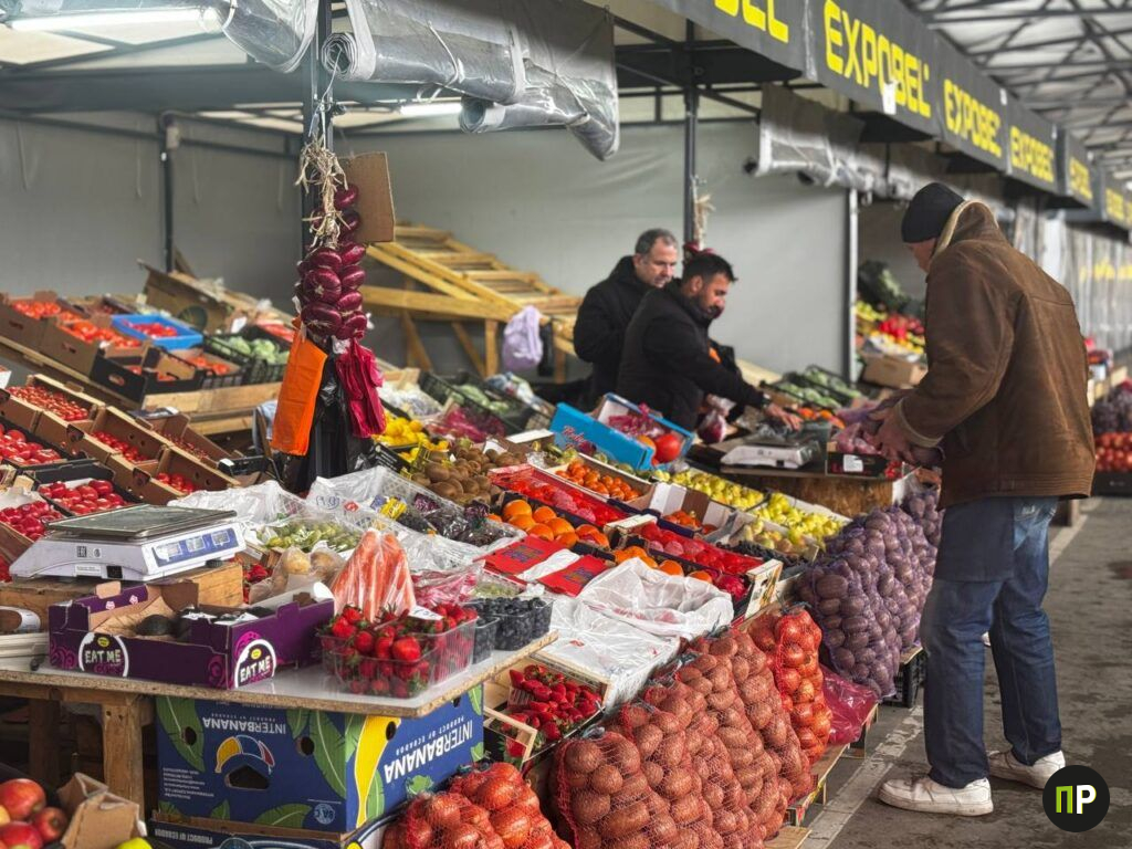 На «Экспобеле» заработал уличный рынок – какие цены выставили на фрукты и овощи 