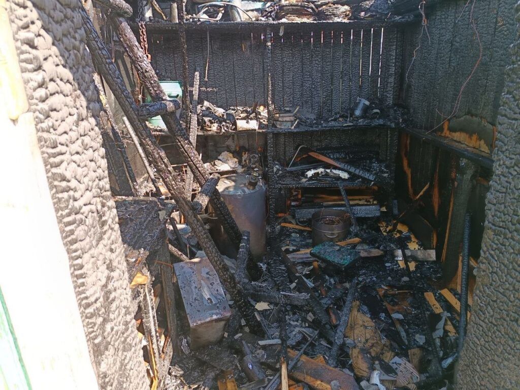 В Острошицком Городке огонь уничтожил баню