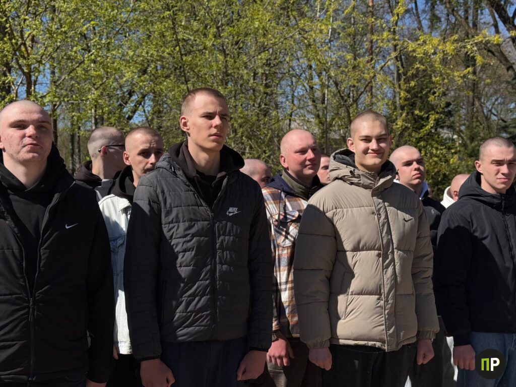 В Мачулищах провожали в армию 220 призывников Минской области