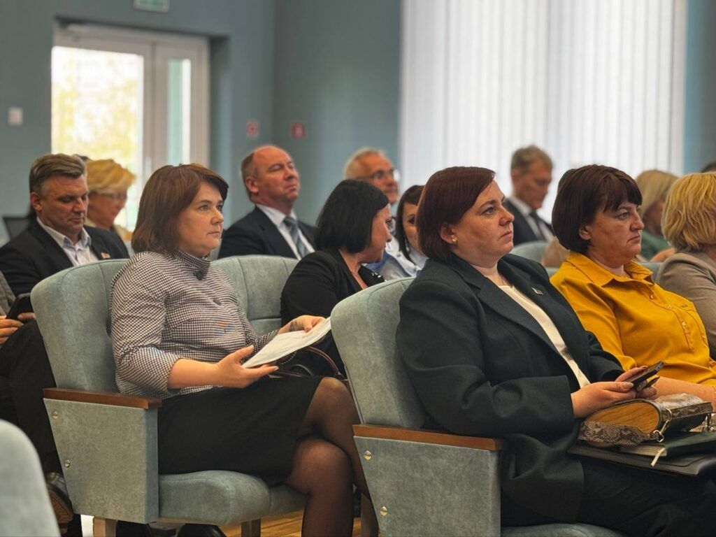 Как поддерживать сотрудников с детьми без огромных бюджетов, рассказали в Боровлянах