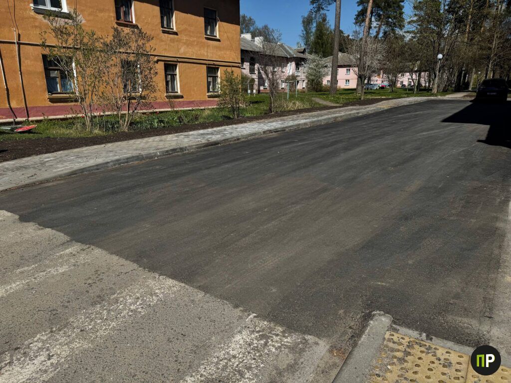 Посмотрели, как в Мачулищах изменилась территория около общежития