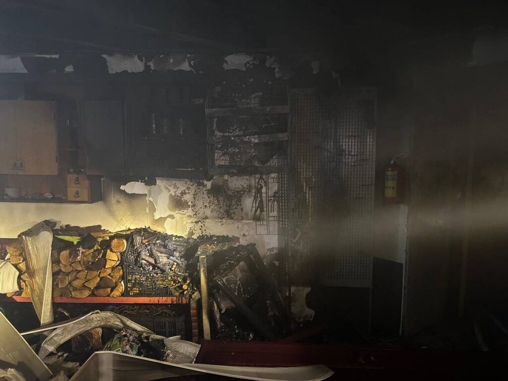 В агрогородке Вишневка произошел пожар в гараже