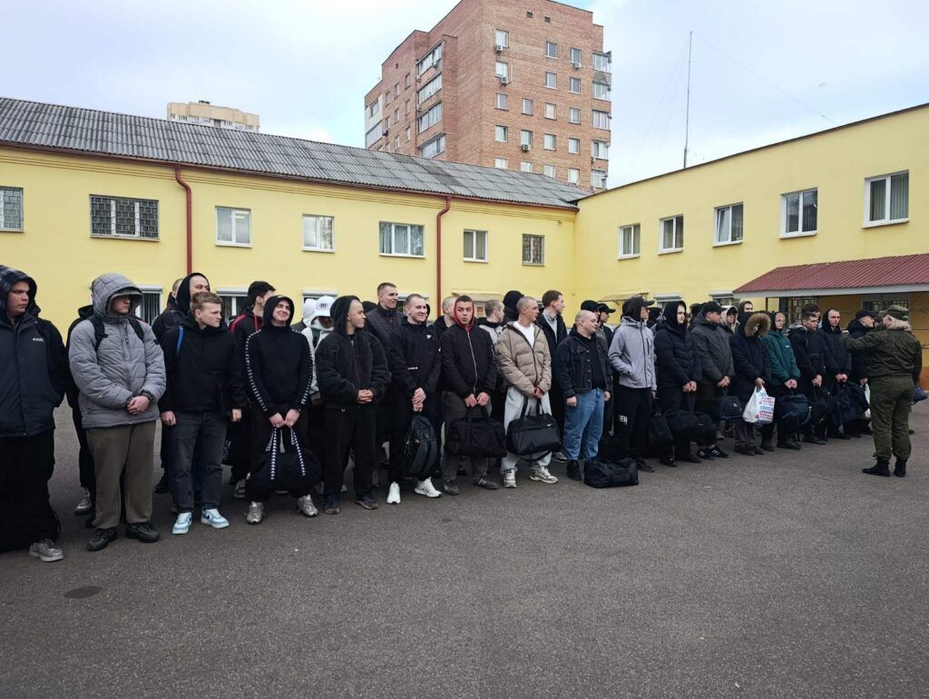 Узнали, куда отправились служить новобранцы из Минского района