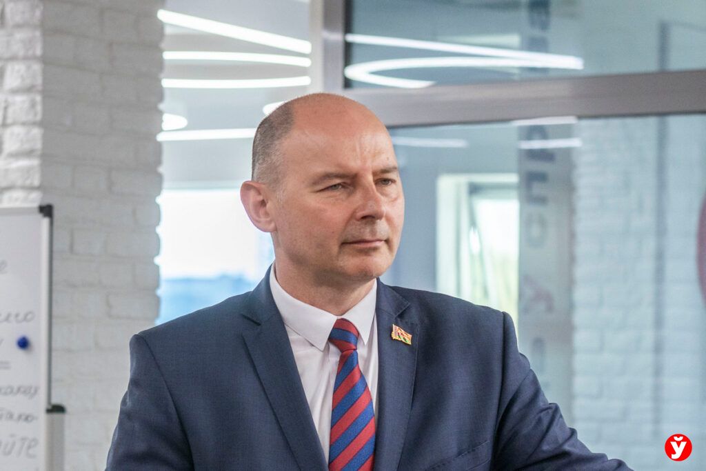Кушнаренко поздравил коллективы редакций, радио и ТВ