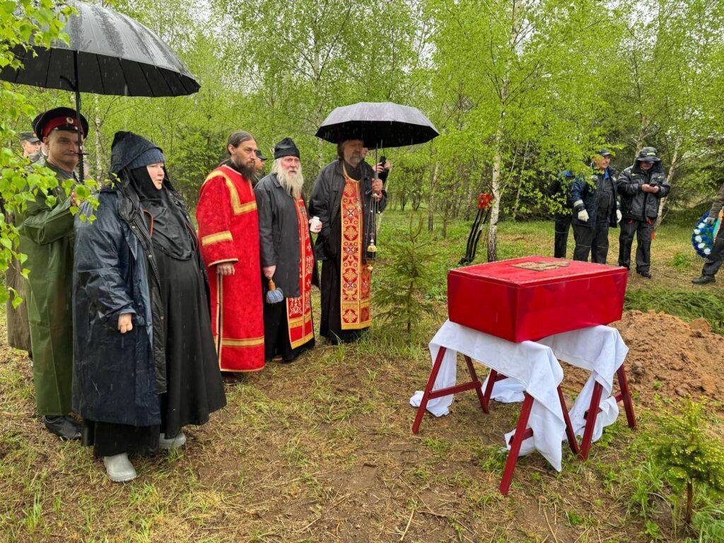 Имя неизвестно, подвиг бессмертен: в деревне Лысая Гора предали земле бойца, павшего в 41-м