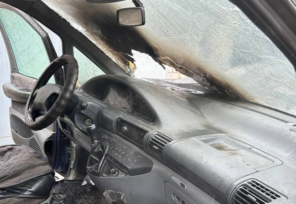 В Минском районе ликвидировали пожар в легковом автомобиле