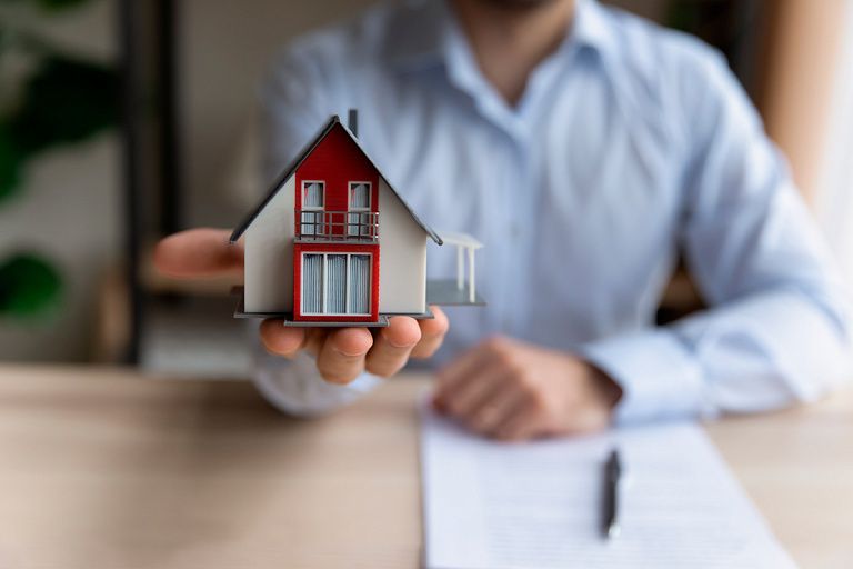 Почему в Беларуси кредиты дешевеют, а квартиры — нет