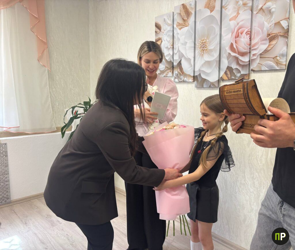 Подарочный куфар от Президента получила семья из Крупицы