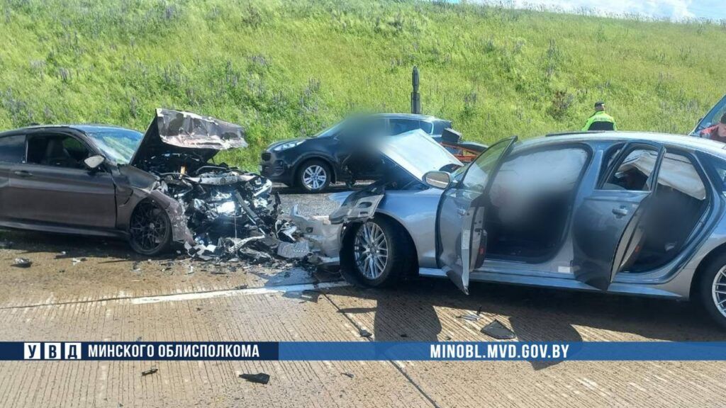 Под Минском BMW выехал на встречку и столкнулся с Audi – один человек погиб