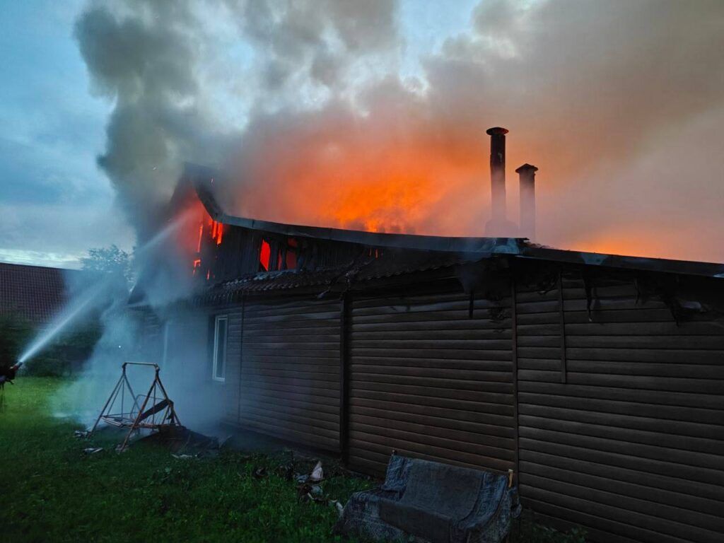 Спасатели Минского района ликвидировали пожар в жилом доме в Колодищах