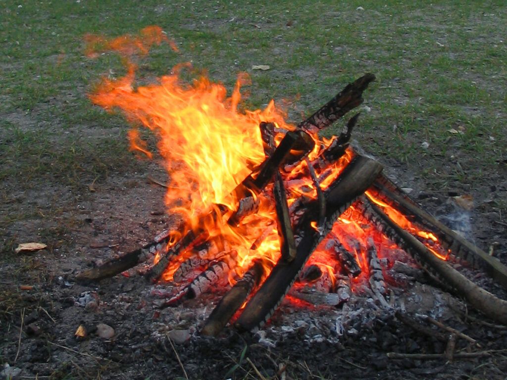 В Минском районе дачник получил ожоги при попытке разжечь костер бензином