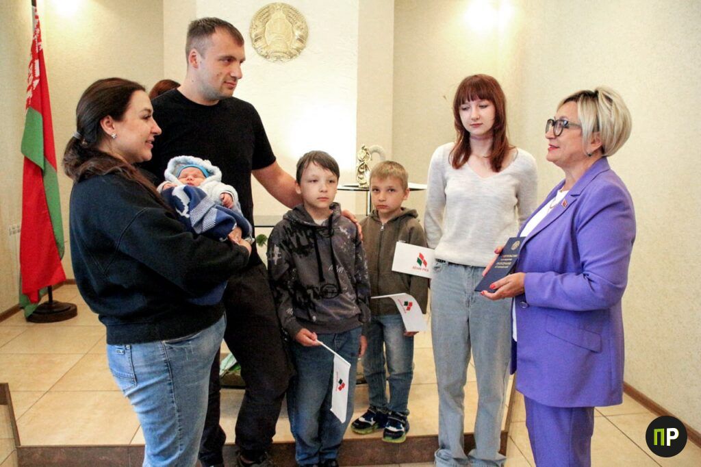 В Заславле торжественно зарегистрировали маленького Святослава