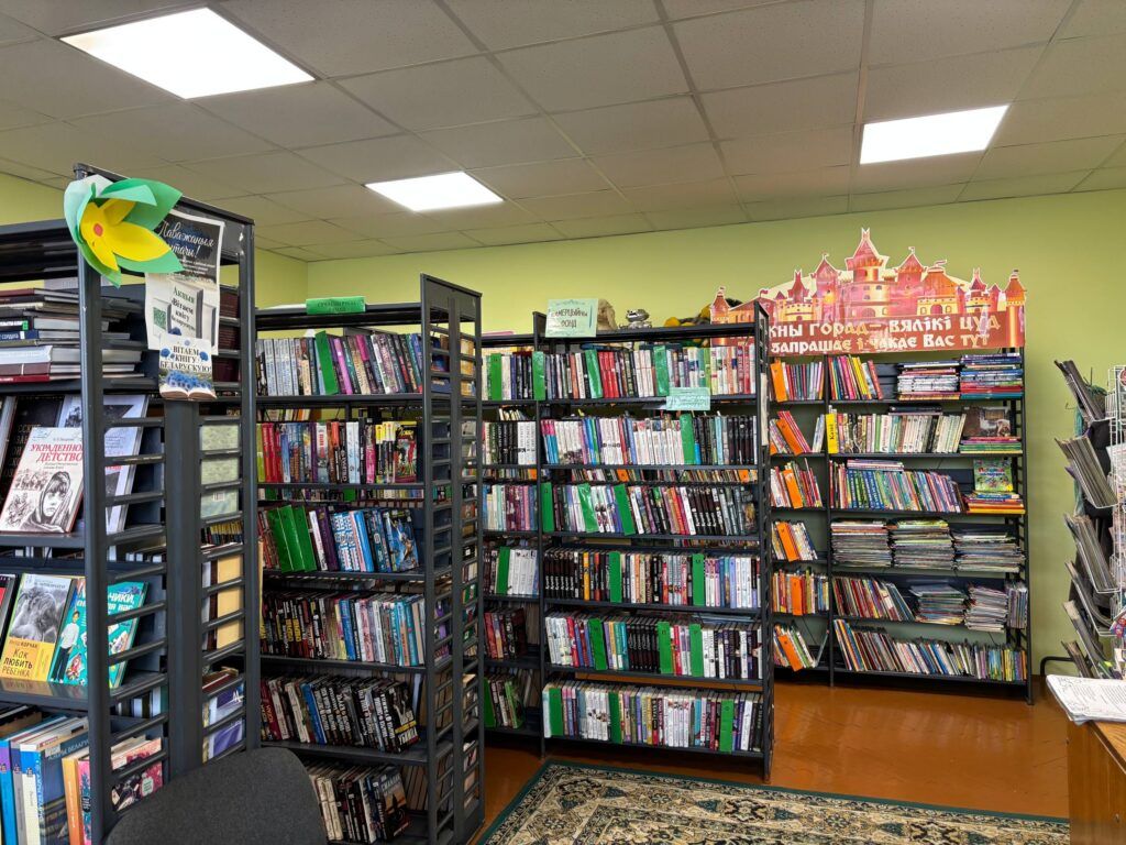 Секрет библиотеки под Минском, куда съезжаются за книгами из 40 деревень