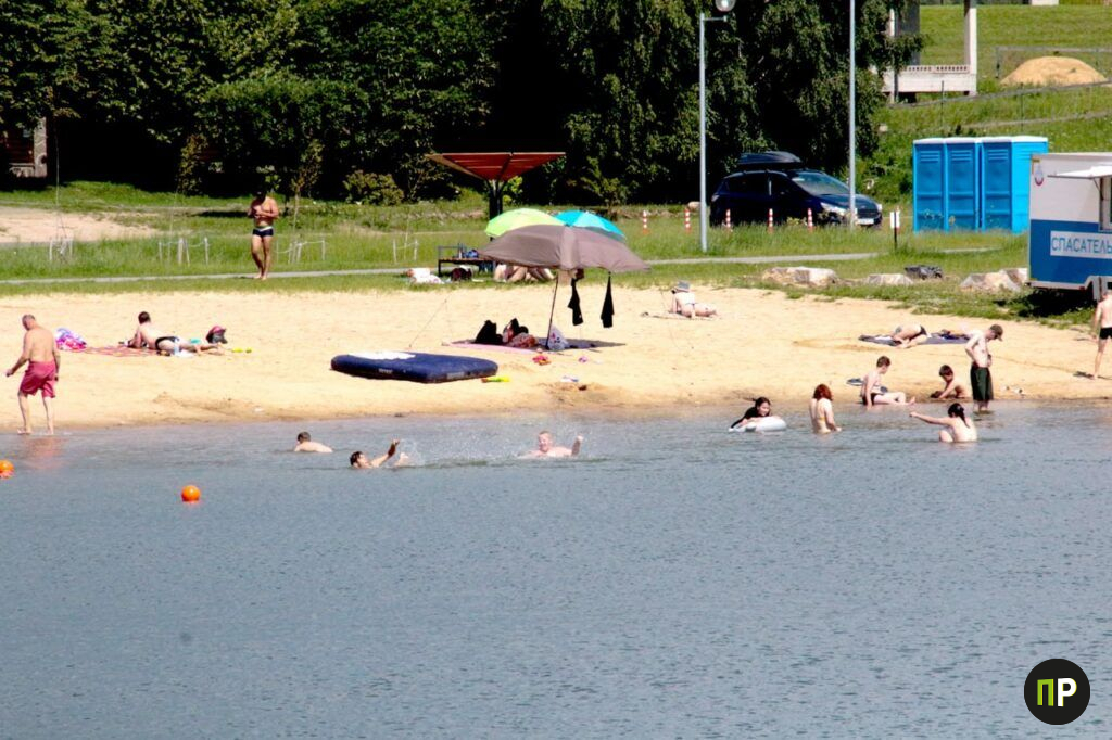 Пляж Заславля с водой +21°C , детской зоной и спасателями