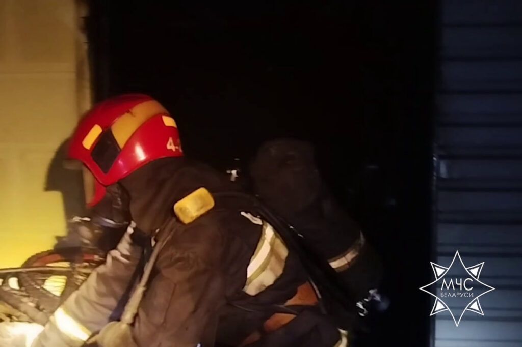 На пожаре в Боровлянах работники МЧС спасли мужчину