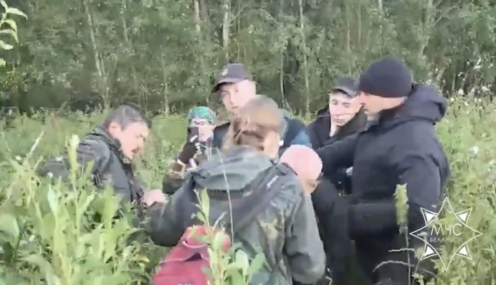 В лесу Минского района всю ночь искали заблудившегося мужчину