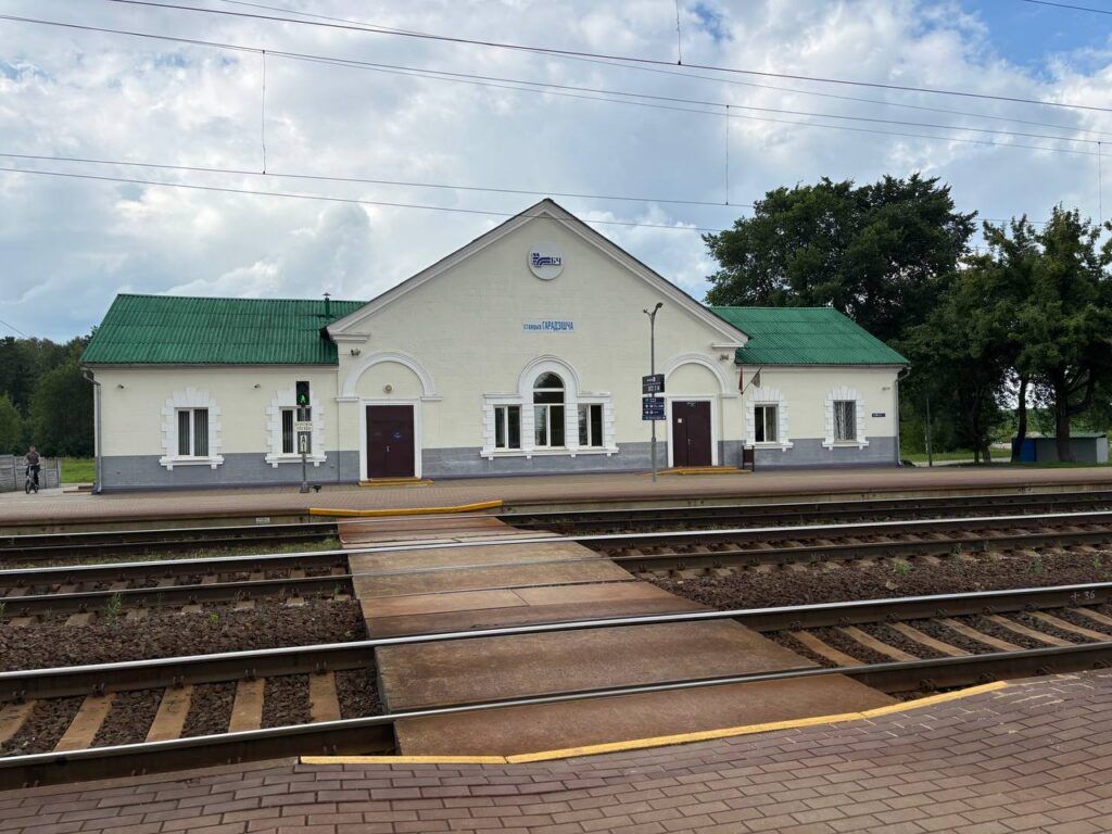 На участке Городище – Колодищи строят путь, который соединит Минск с аэропортом