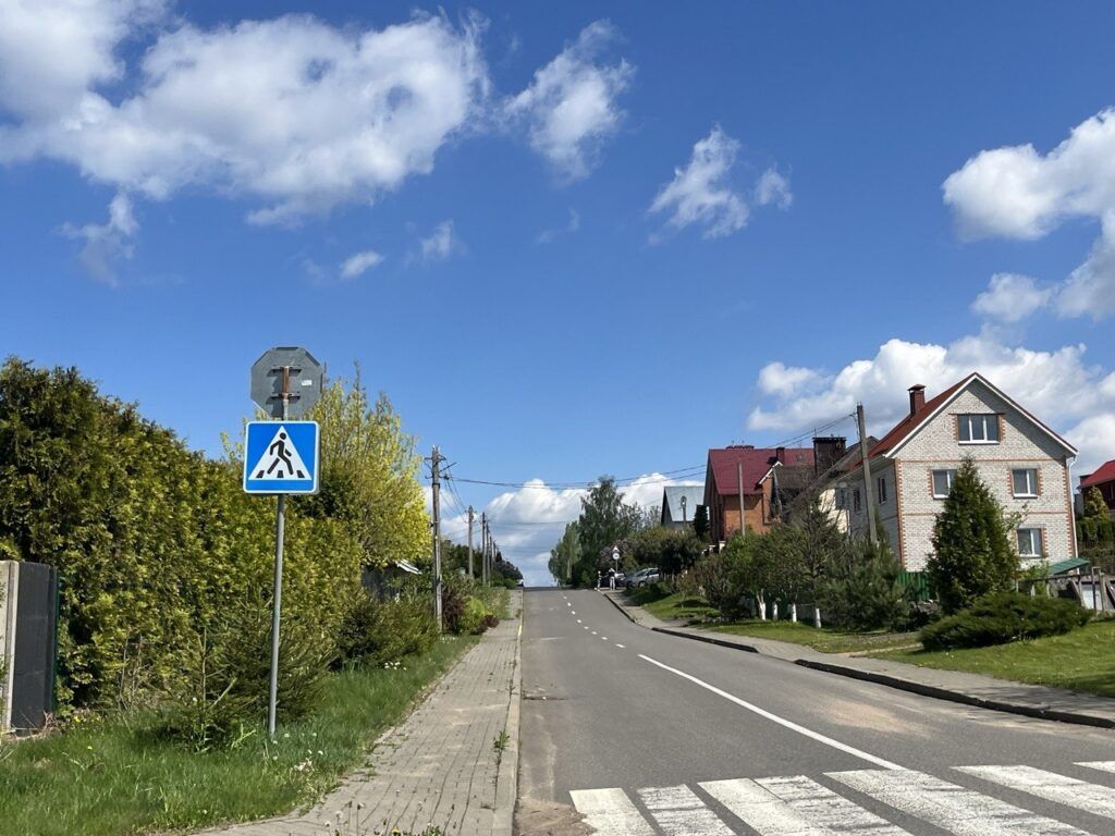 В Ратомке продают участок за 40 тысяч долларов — дом там строить нельзя