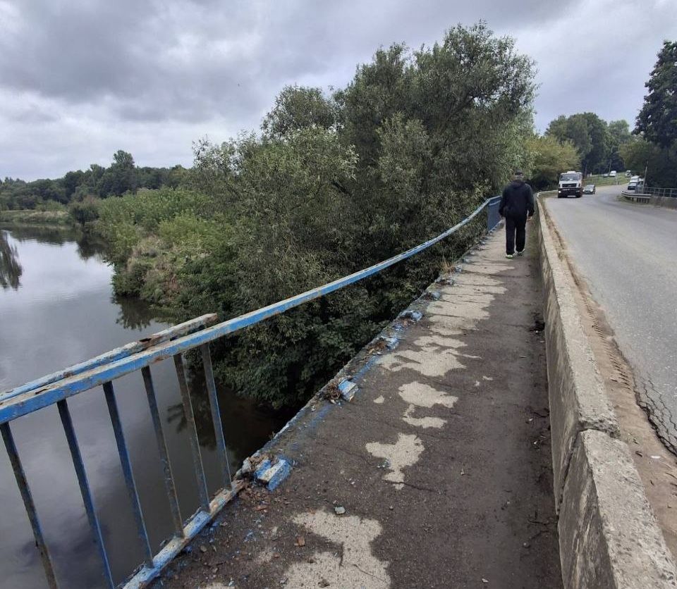 В Новом Дворе обвалилась часть конструкции моста через Свислочь